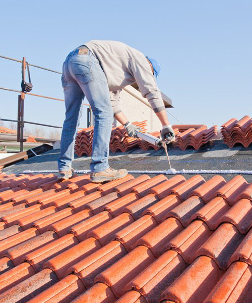 Rénovation de couverture en tuiles, ardoises et zinc